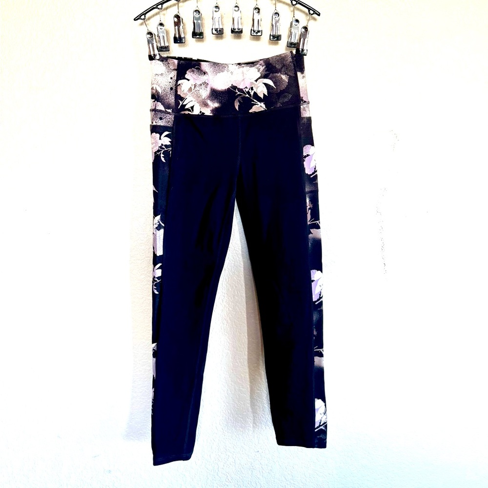Black and floral print Skechers leggings